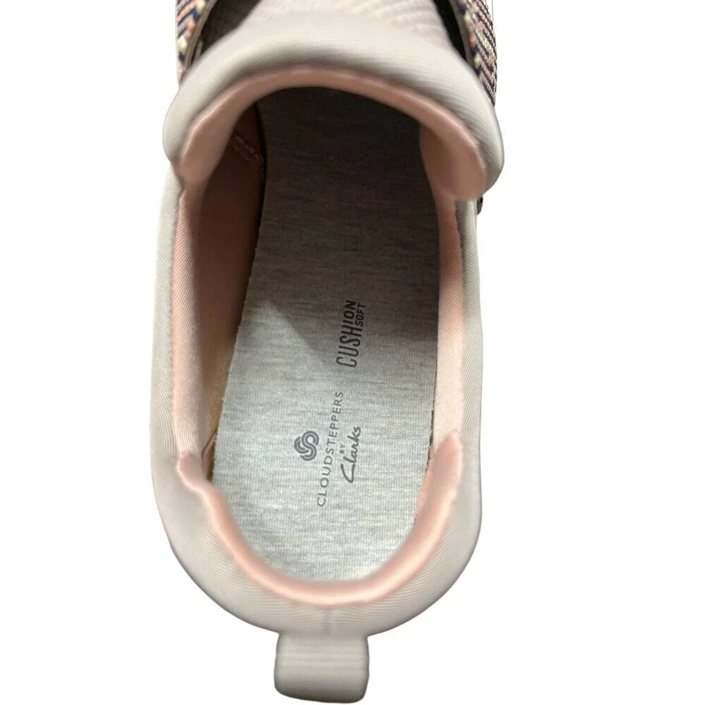 Clarks Shoes Women's Size 9 W Taupe Chevron Cloudsteppers Slip On